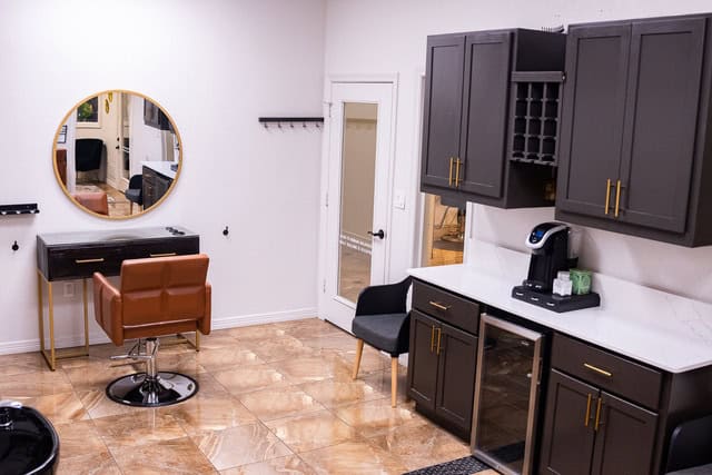 venus salon suite features