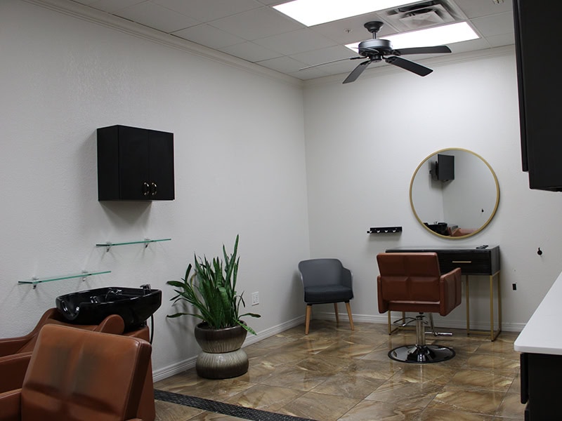 salon space for lease